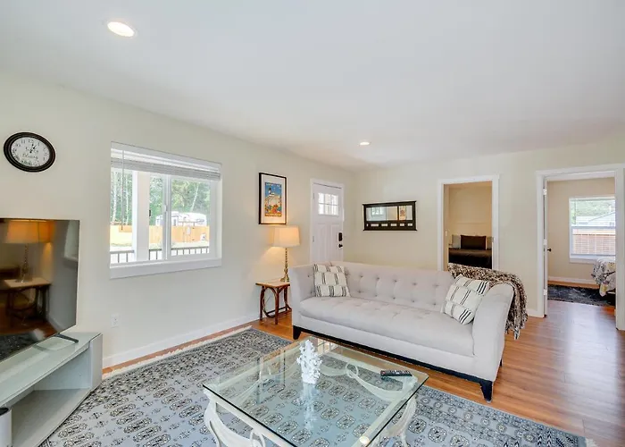 Westport Vacation Rental W/ Private Hot Tub!