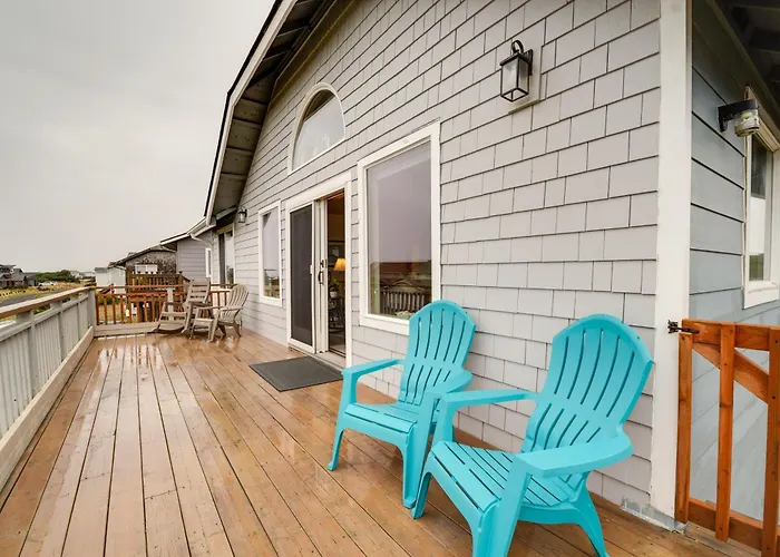 Walk To Beach! Pet-Friendly Westport Home W/ Views